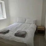 One Bedroom Flat Near Westfield London