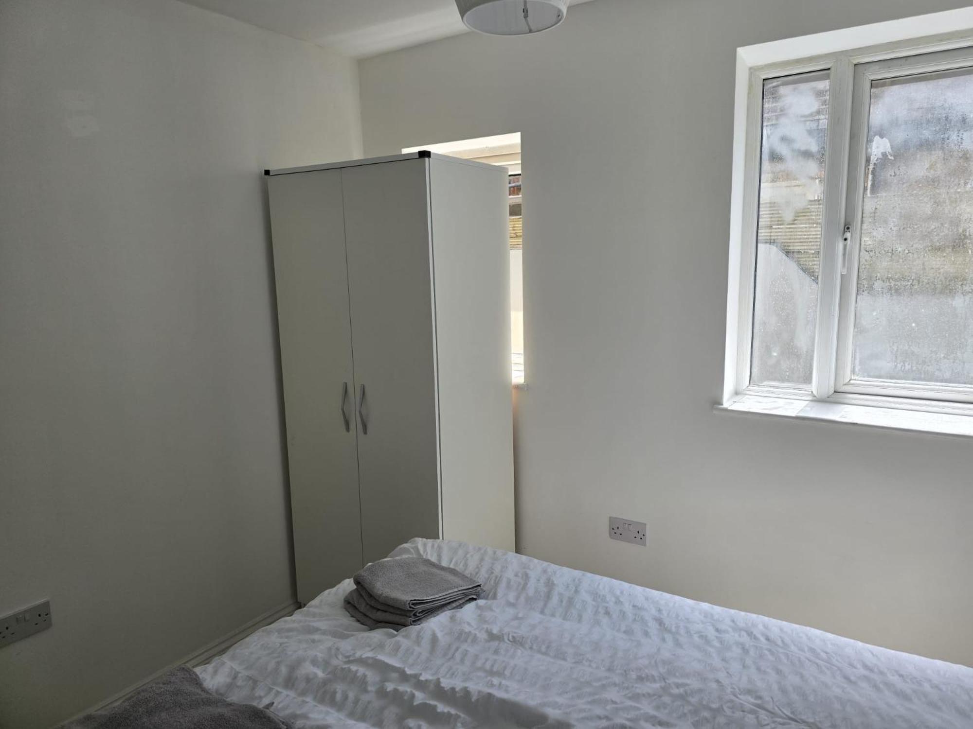 One Bedroom Flat Near Westfield London