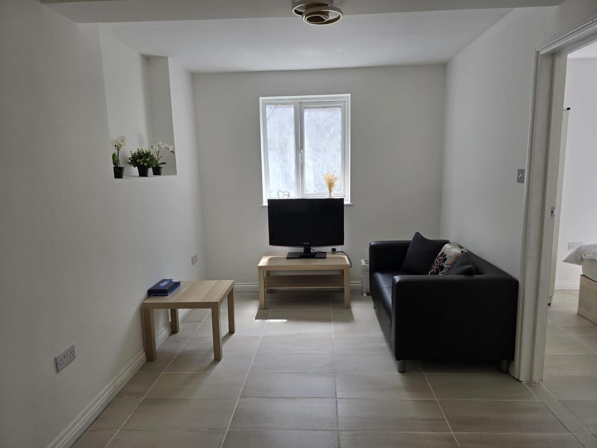 One Bedroom Flat Near Westfield Apartment London